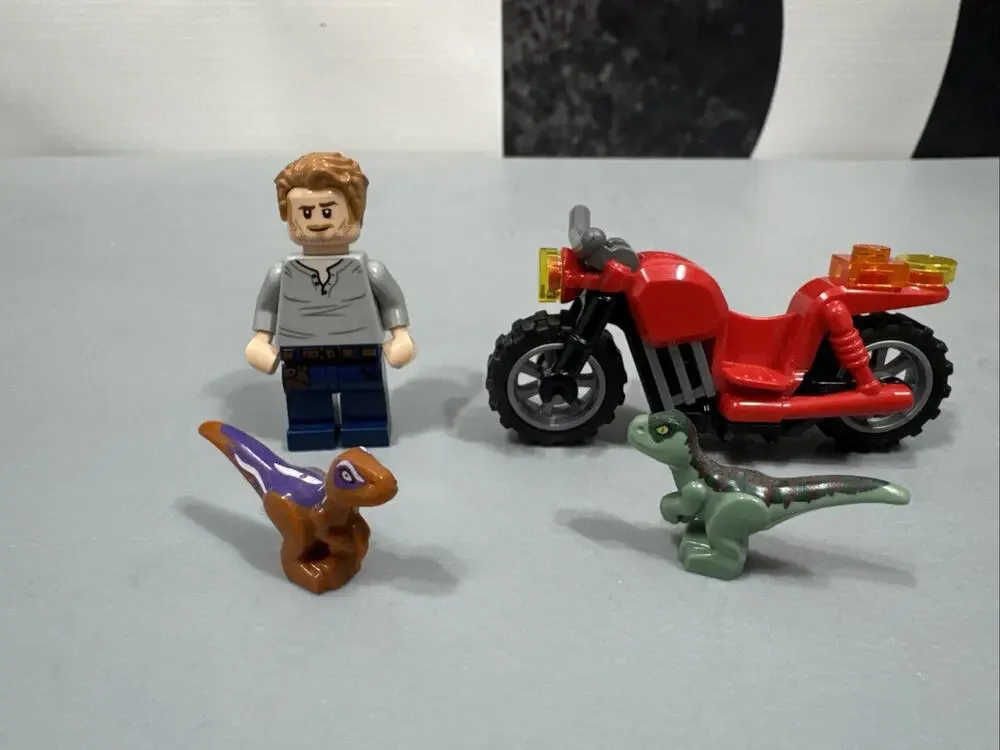 Lego Owen Grady Minifigure With His Motorcycle And 2 Raptors